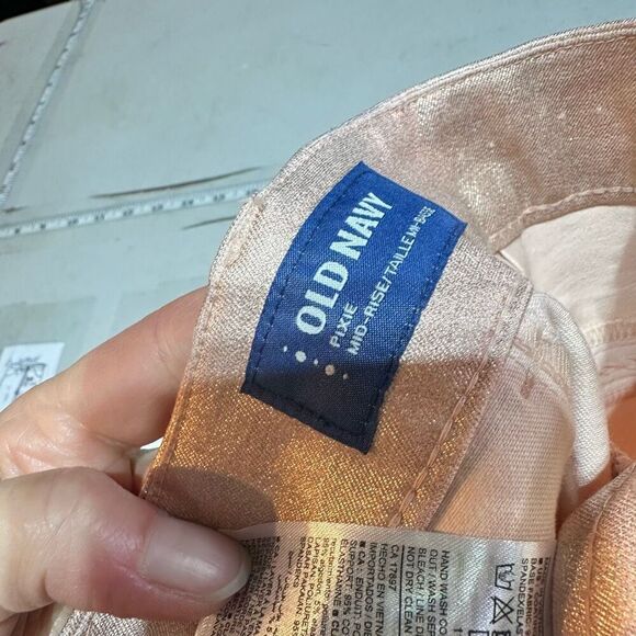 Old Navy Mid-Rise Coated Pixie Ankle Pants for Women Metallic Rose Gold Size 4 - Picture 9 of 13